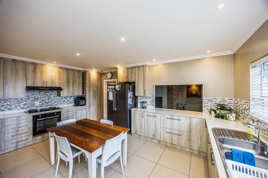 4 Bedroom Property for Sale in Beacon Bay Eastern Cape